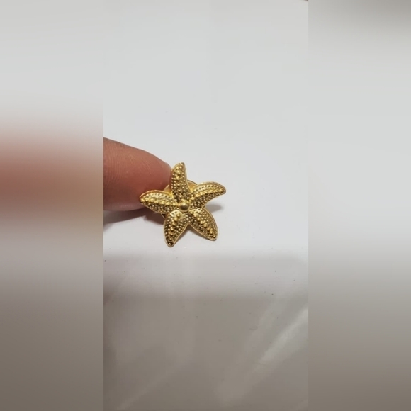 Starfish Light Gold Coat Pin Brooch 🌴 - Picture 3 of 4